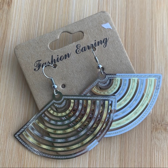 Fashion Jewelry Jewelry - 10/$25 Fashion Jewelry Silver & Gold Two Tone Earrings